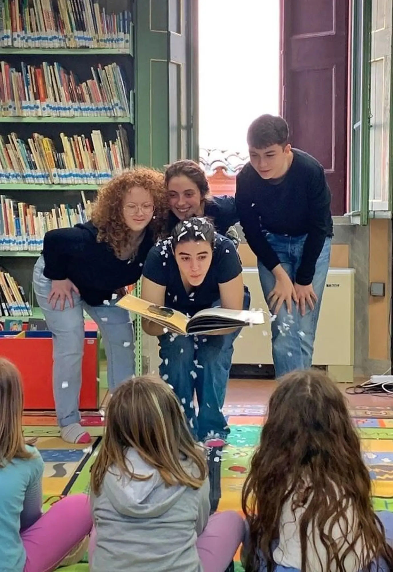 La biblioteca va a teatro