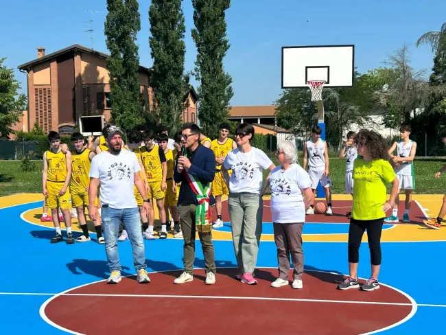 Inaugurato il nuovo campo da basket nell’area sportiva di Villa Fontana