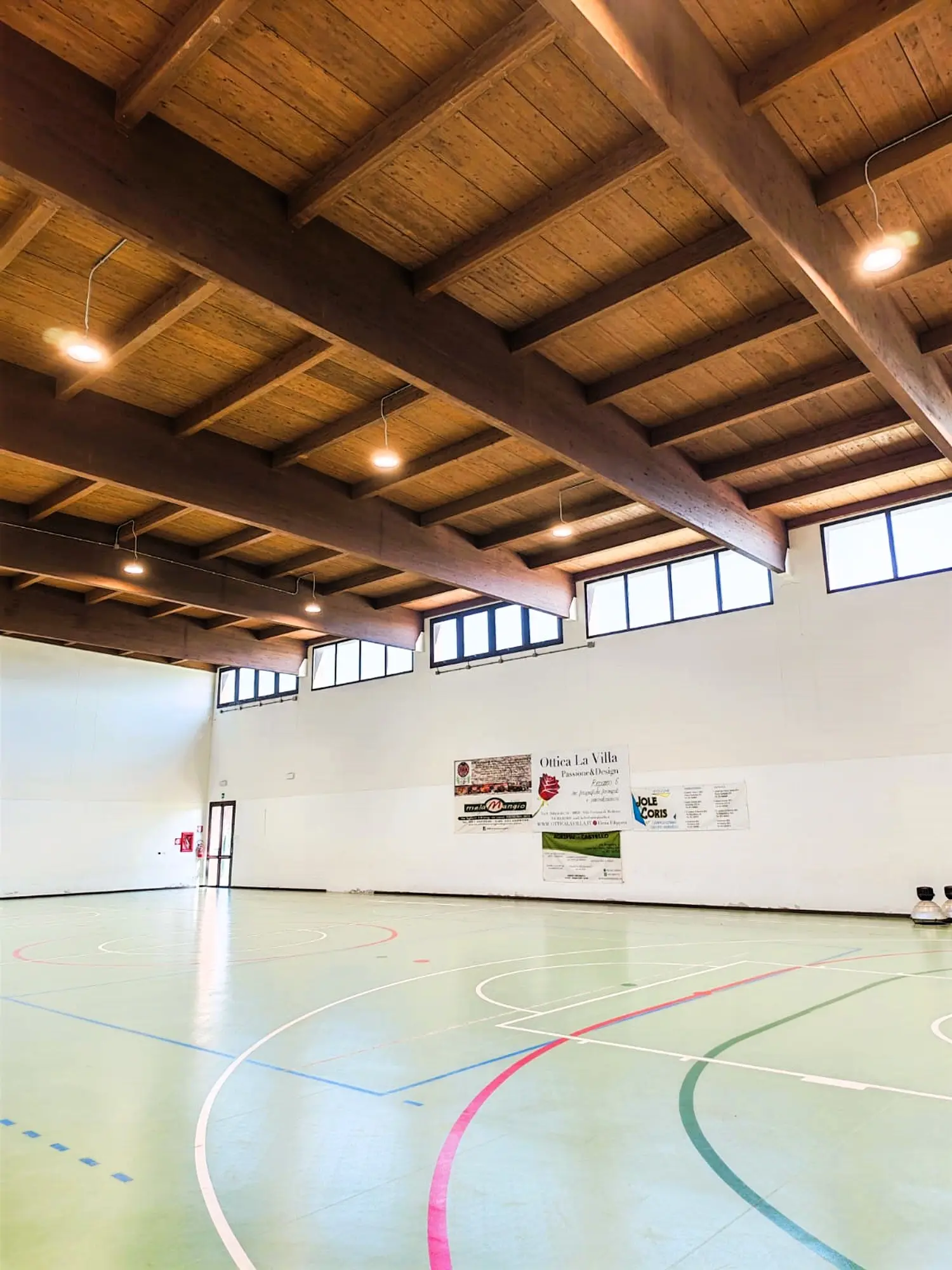 La palestra della scuola Primaria E. Biagi si illumina con nuova tecnologia a LED